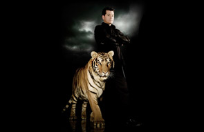 Greg Frewin and a tiger